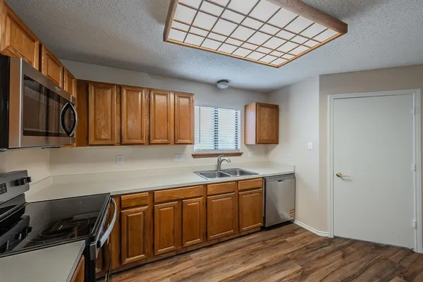 $2,200 | 94 Morrow Drive, Bedford, TX 76021