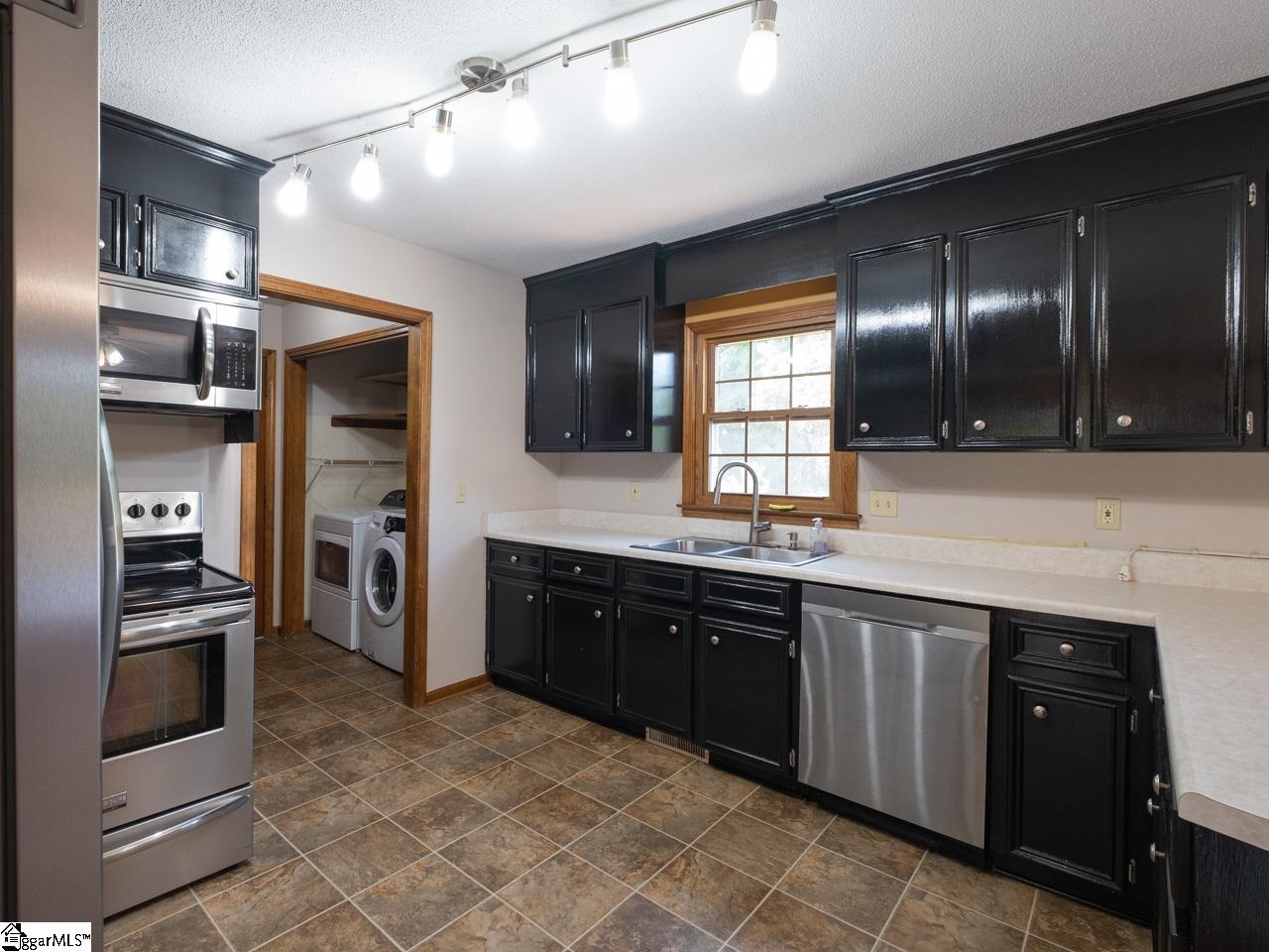 113 Lynchester Road Greenville, SC 29615 - Photo 8 of 36 Gallery Image 8