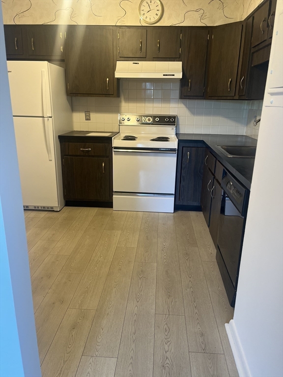 1004 Paradise Road, Unit PHB Swampscott, MA 01907 - Photo 11 of 21