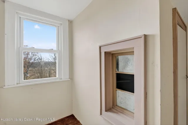 a view of an entryway and an empty room