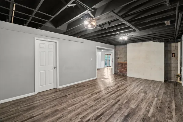 a view of empty room with wooden floor and ceiling fan