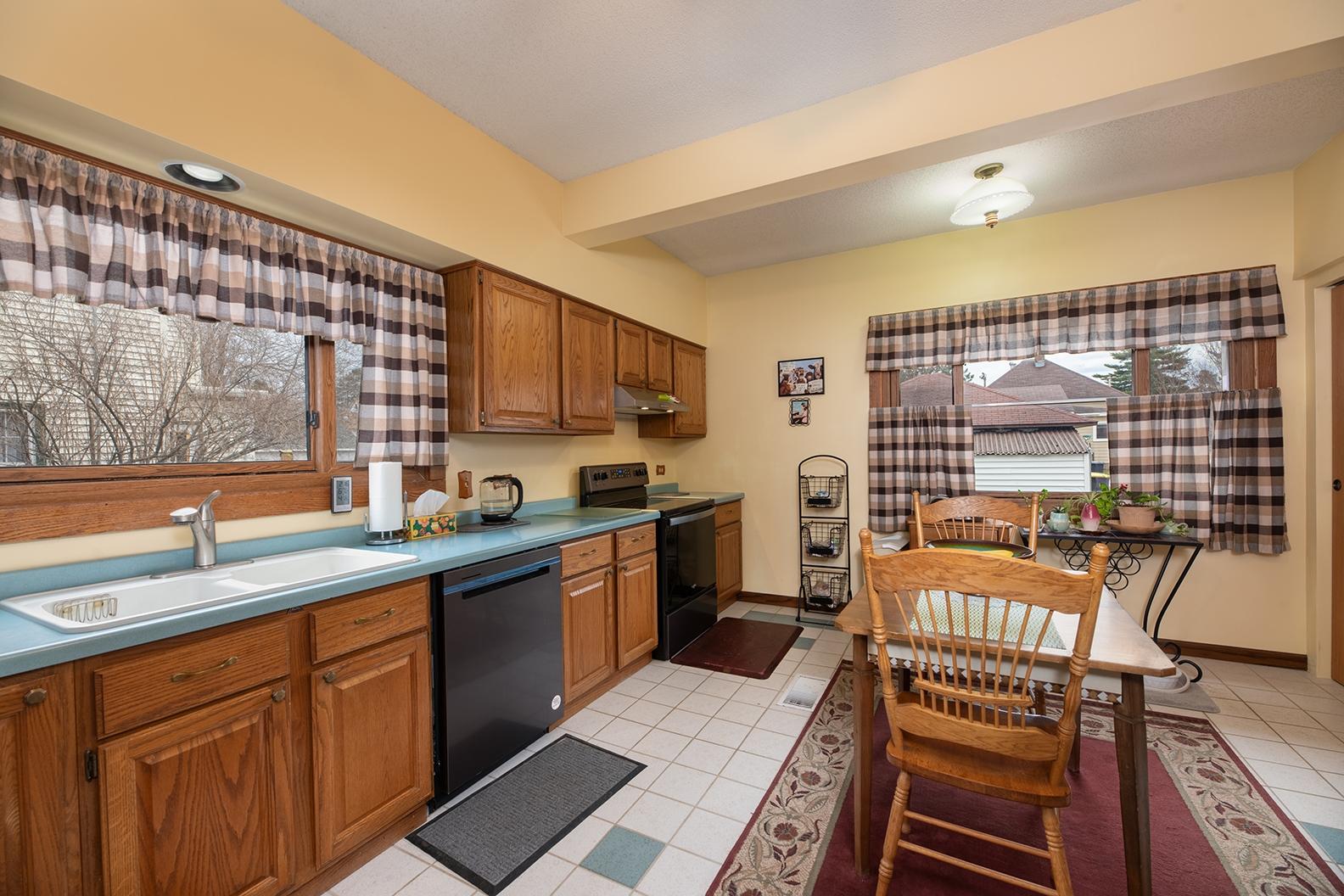 727 Randall Avenue Rhinelander, WI 54501 - Photo 4 of 23 Gallery Image 4