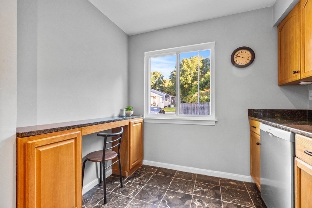 5 Beal's Cove Road, Unit B Hingham, MA 02043 - Photo 7 of 27 a view of an entryway with sitting area