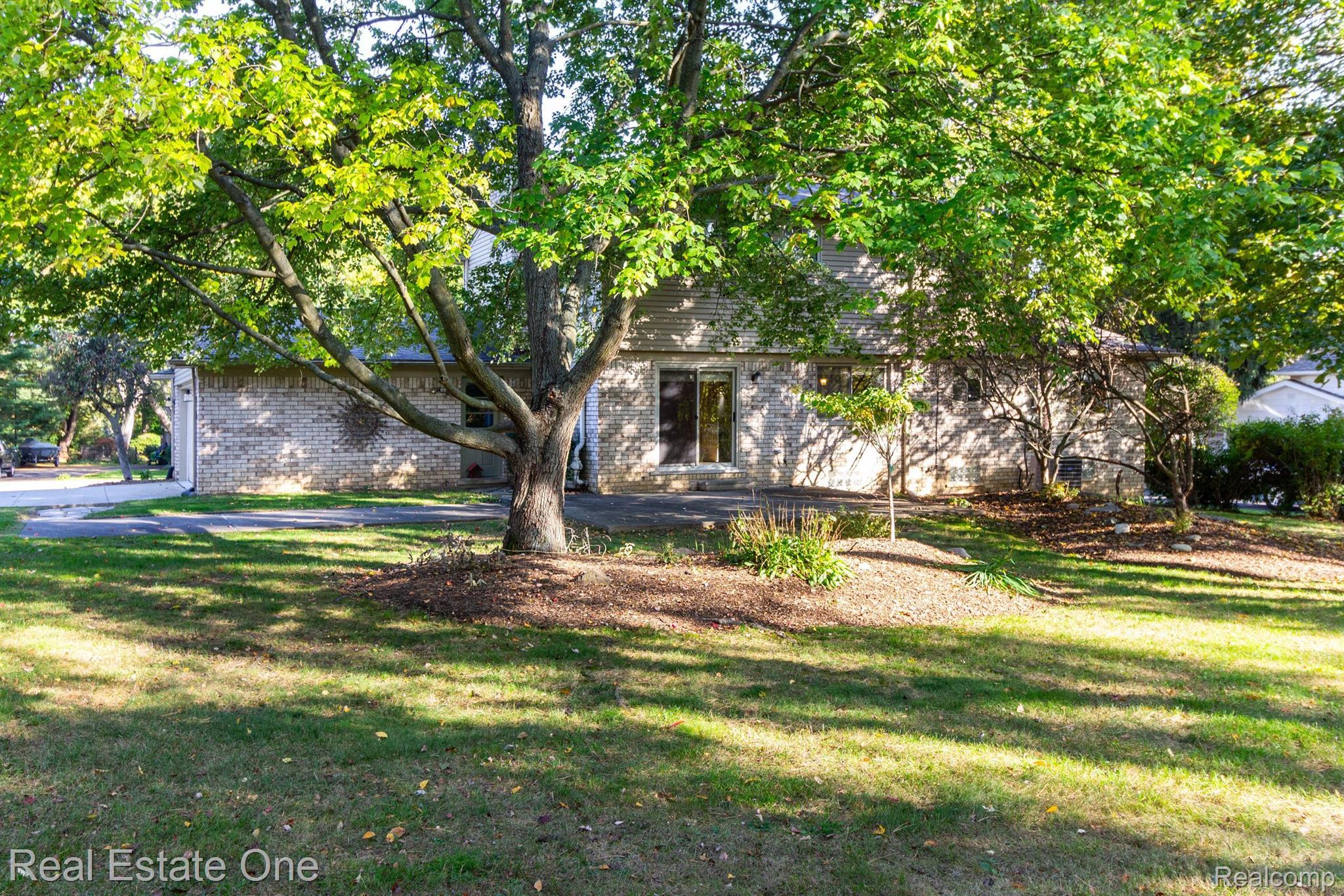 772 Castlebar Drive Rochester, MI 48309 - Photo 7 of 47 Gallery Image 7