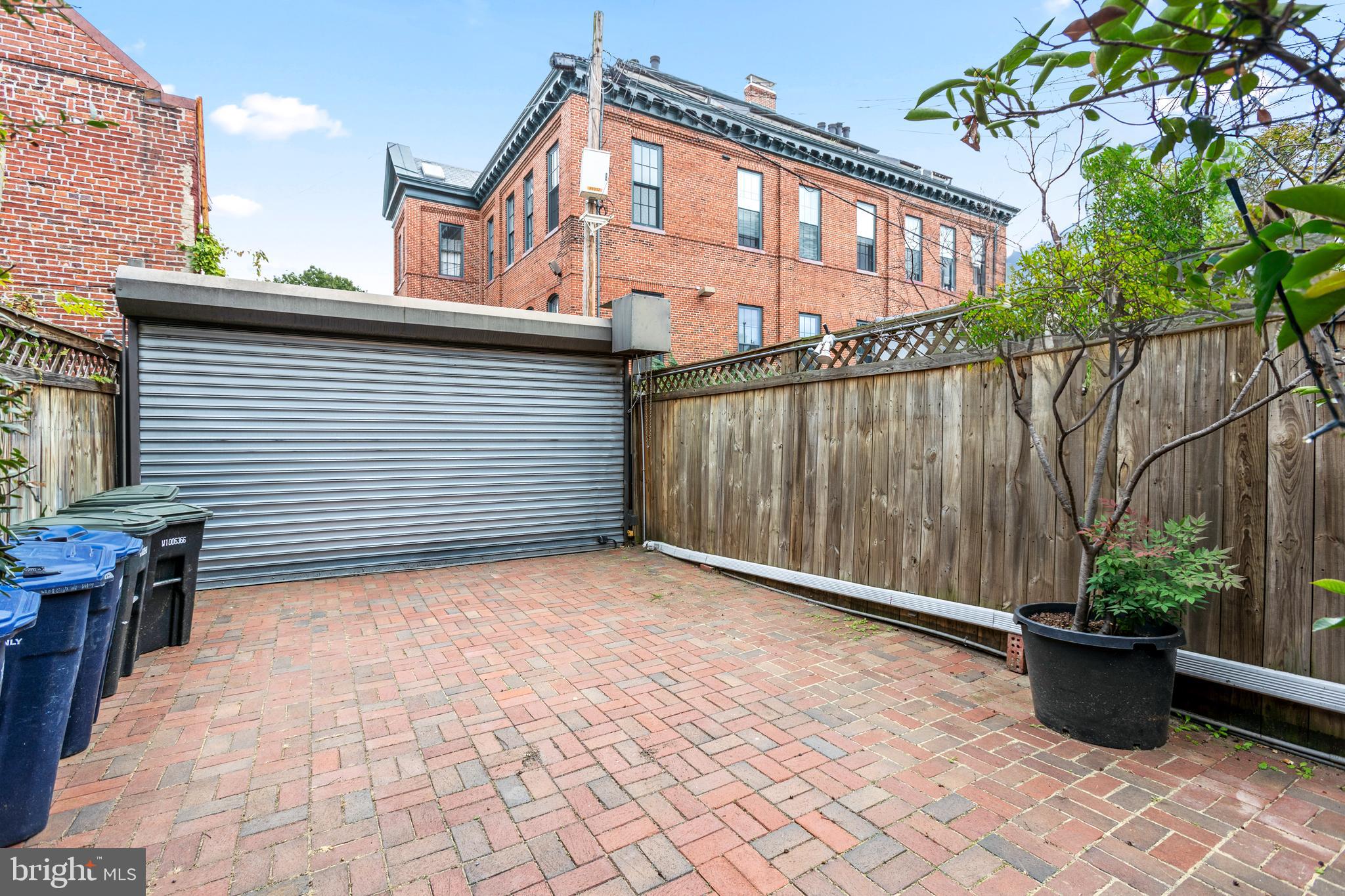 431 4th Street Northeast Washington, DC 20002 - Photo 31 of 37 a backyard of a house