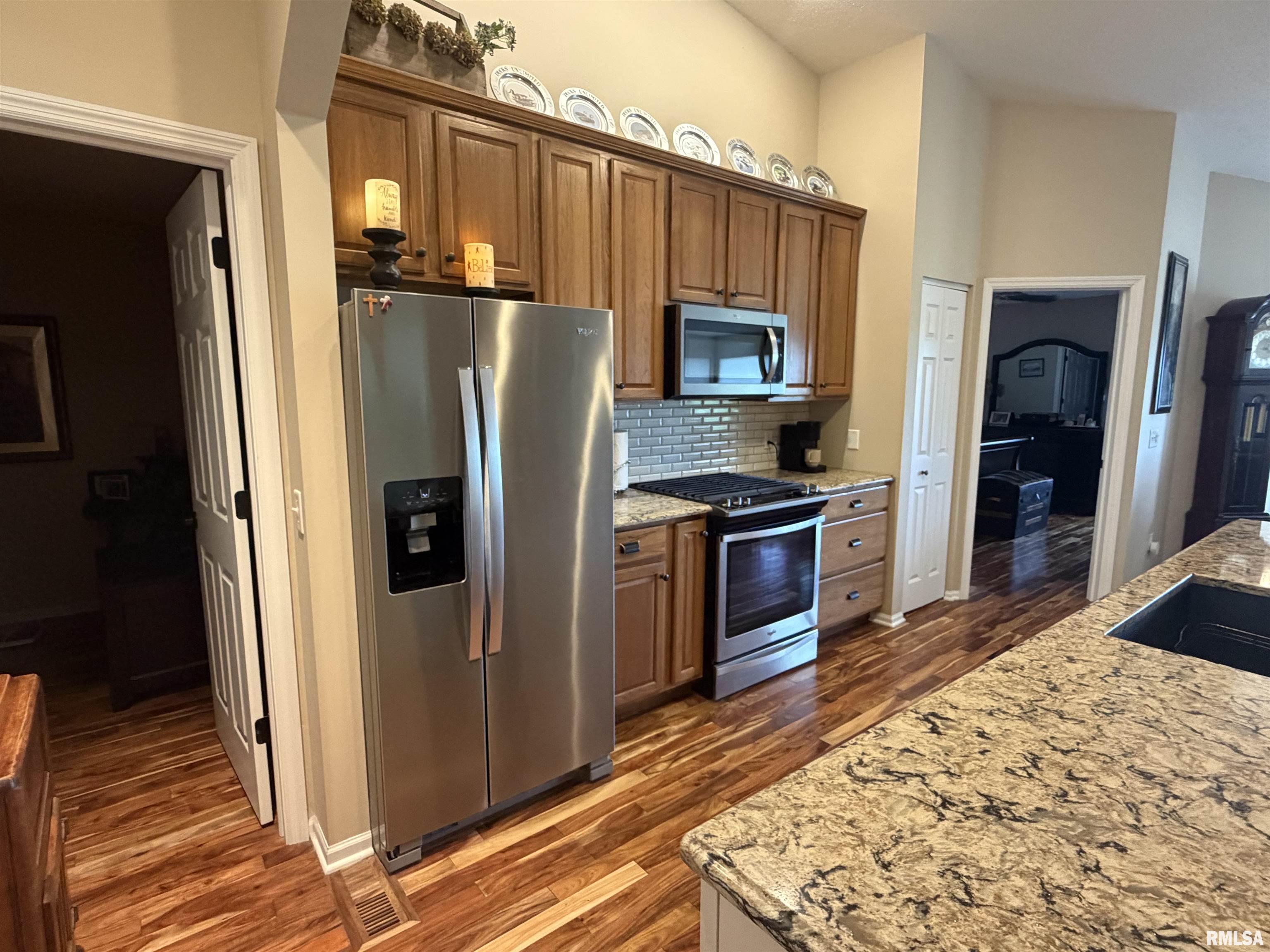 1064 Willow Road Macomb, IL 61455 - Photo 10 of 35