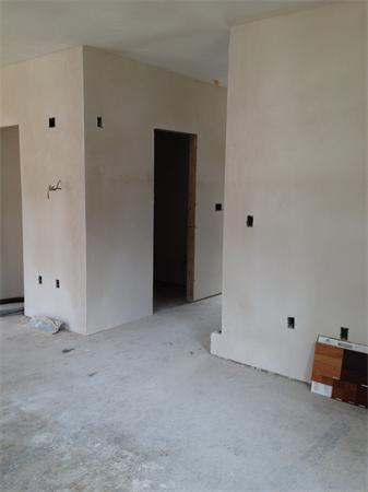 19 Shawnee Road, Unit 1 Pepperell, MA 01463 - Photo 13 of 18 an empty room with toys