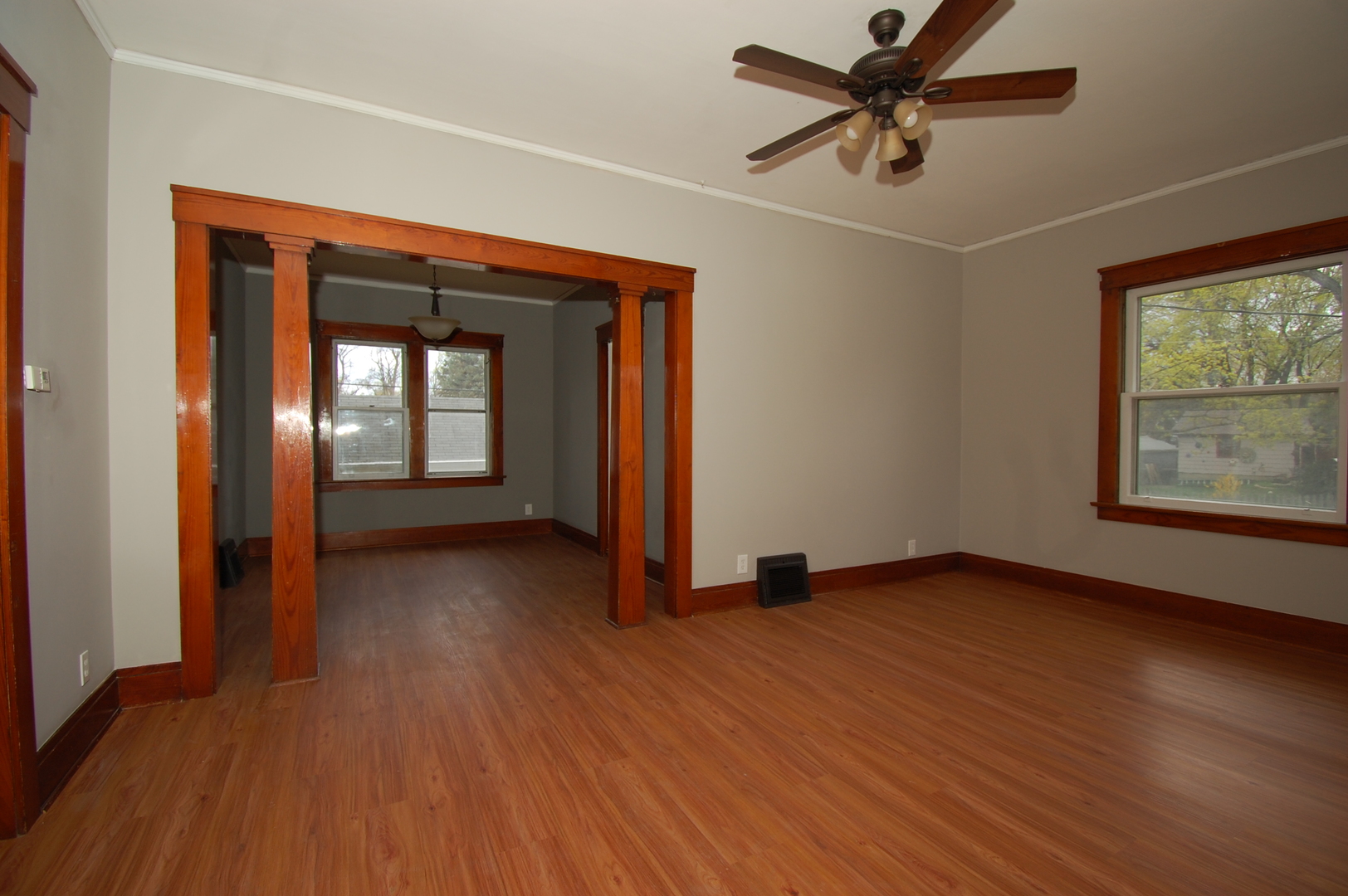 653 Jay Street Elgin, IL 60120 - Photo 2 of 12