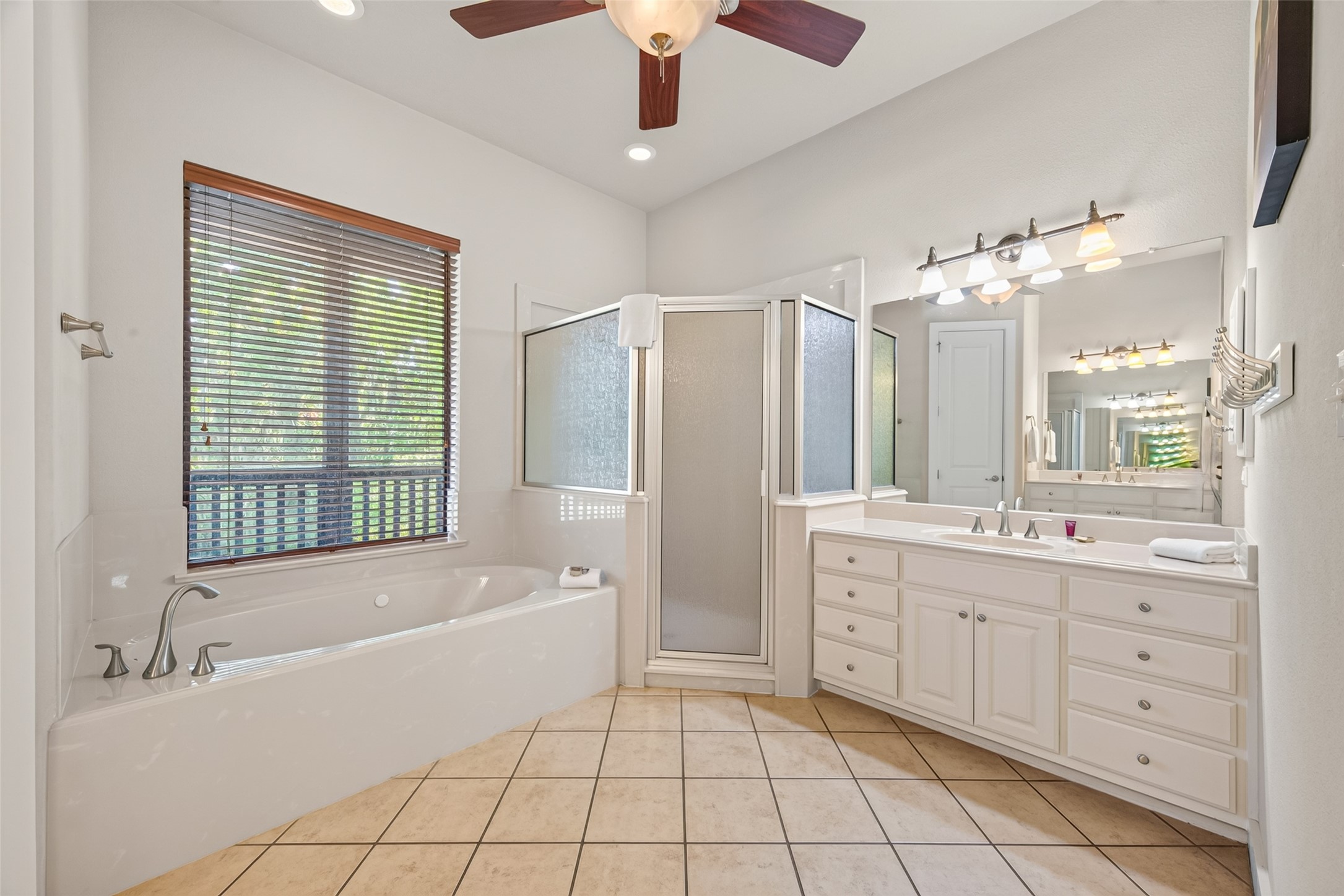8 Smith Loop South Cleveland, TX 77327 - Photo 18 of 29 Primary bathroom has his and hers vanities, separate shower and soaking tub.