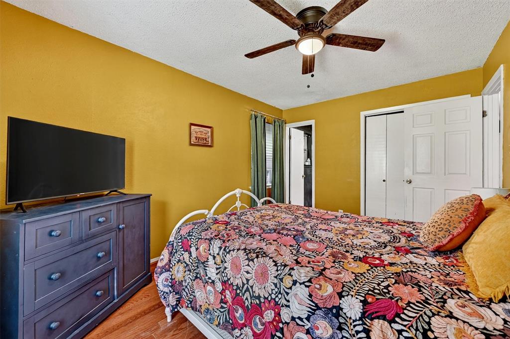 813 Glen Key Street Denison, TX 75020 - Photo 18 of 28 Bedroom featuring light wood-style flooring, a textured ceiling, a closet, and ceiling fan