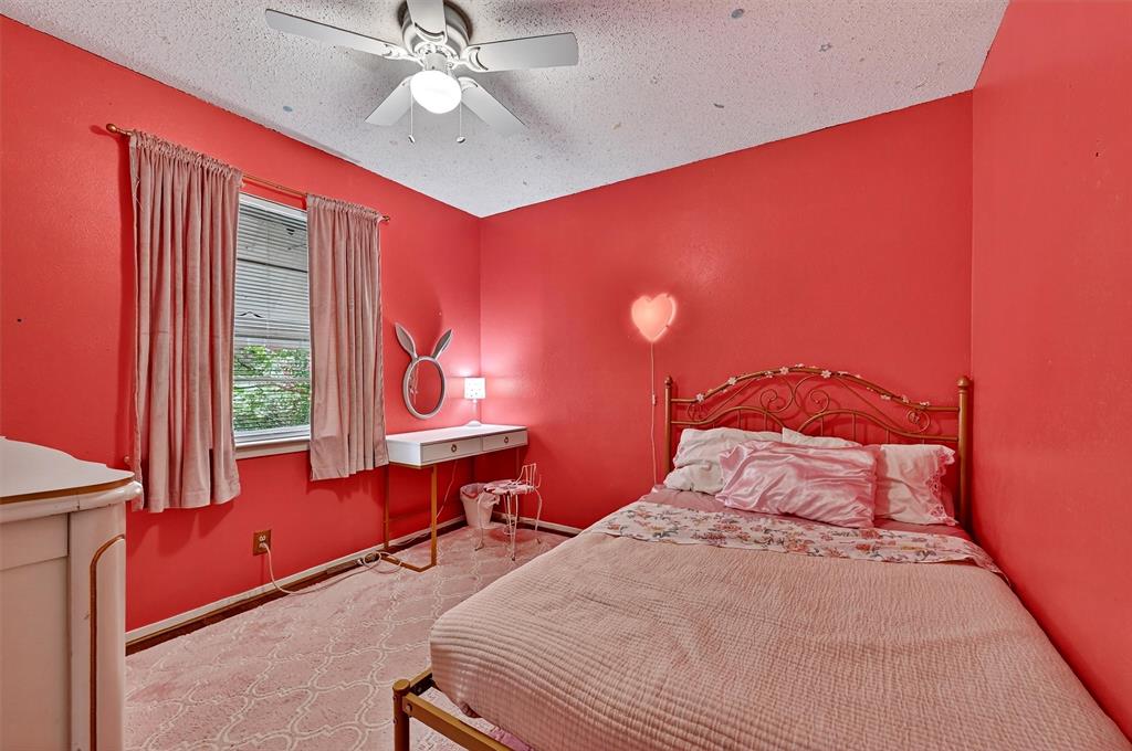 813 Glen Key Street Denison, TX 75020 - Photo 20 of 28 Carpeted bedroom featuring ceiling fan and a textured ceiling