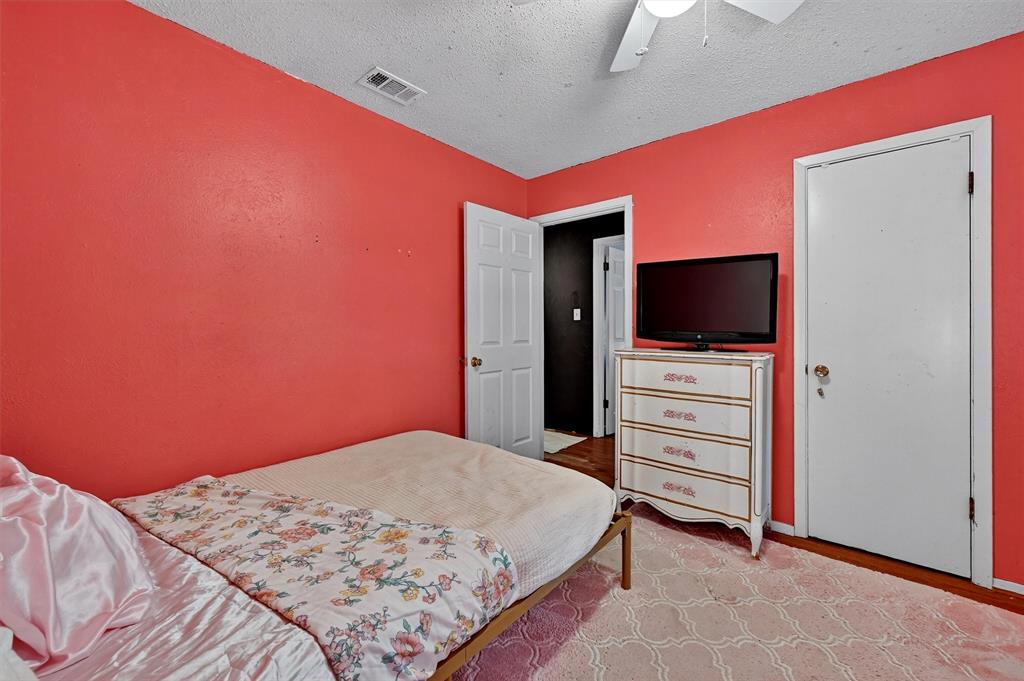 813 Glen Key Street Denison, TX 75020 - Photo 21 of 28 Bedroom featuring a textured ceiling and a ceiling fan