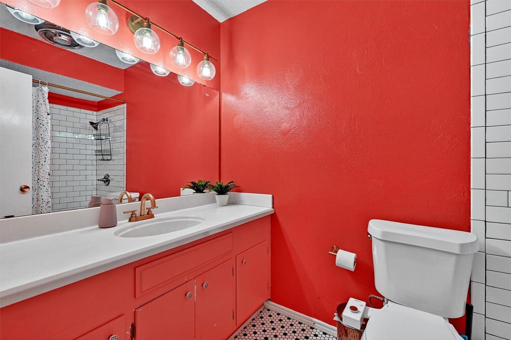 813 Glen Key Street Denison, TX 75020 - Photo 22 of 28 Bathroom with vanity and a tile shower