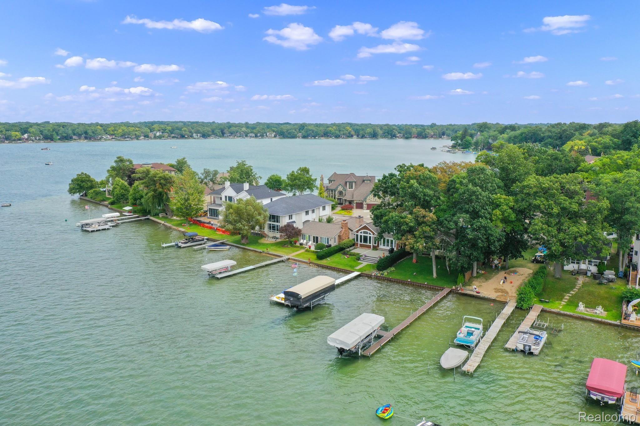 2250 Keith Road West Bloomfield, MI 48324 - Photo 46 of 49 DJI_0193.jpg