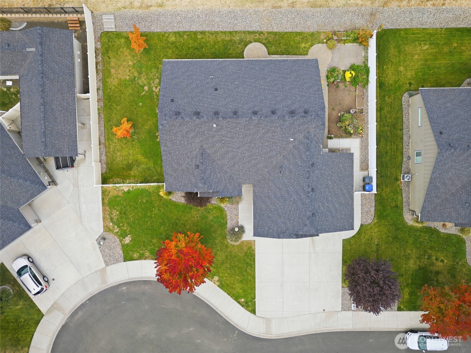 1339 Caprio Loop Walla Walla, WA 99362 - Photo 29 of 37 an aerial view of a house with a yard