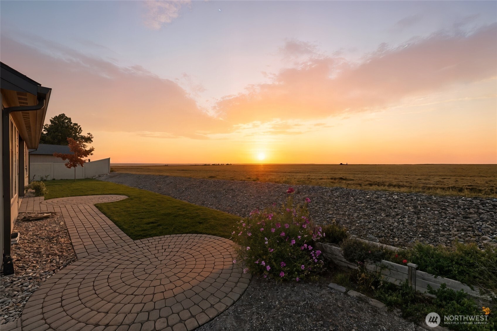 1339 Caprio Loop Walla Walla, WA 99362 - Photo 34 of 37 a view of a yard