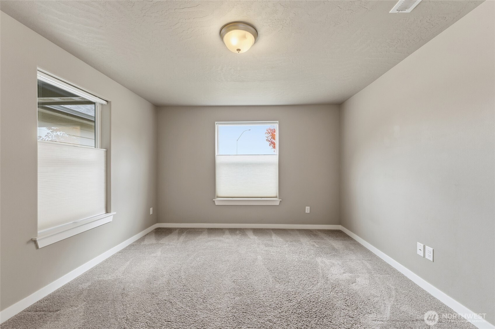 1339 Caprio Loop Walla Walla, WA 99362 - Photo 9 of 37 an empty room with a window