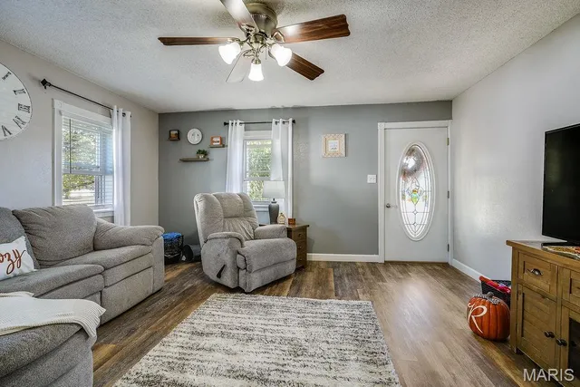 $199,900 | 311 South Hibbard Street, Staunton, IL 62088