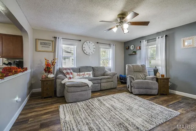 $199,900 | 311 South Hibbard Street, Staunton, IL 62088