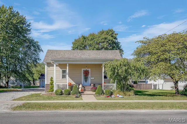 $199,900 | 311 South Hibbard Street, Staunton, IL 62088