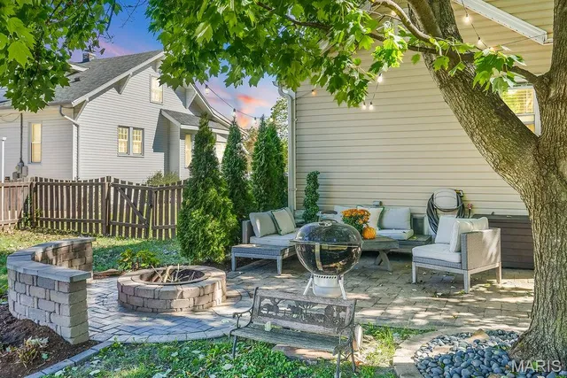 $203,000 | 311 South Hibbard Street, Staunton, IL 62088