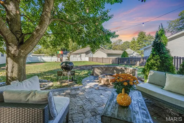 $203,000 | 311 South Hibbard Street, Staunton, IL 62088