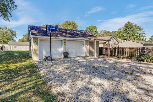 $203,000 | 311 South Hibbard Street, Staunton, IL 62088