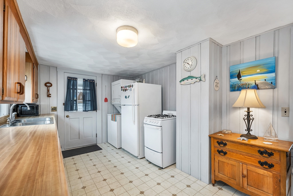 558 Winnacunnet Road Hampton, NH 03842 - Photo 19 of 40