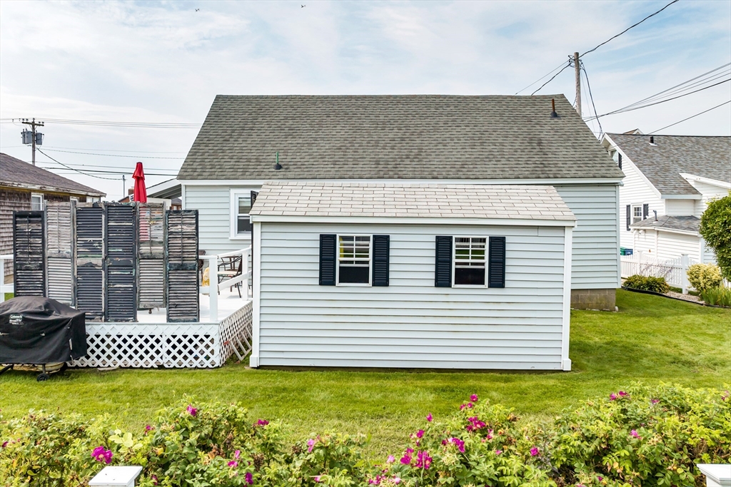 558 Winnacunnet Road Hampton, NH 03842 - Photo 6 of 40 a view of a house with a yard