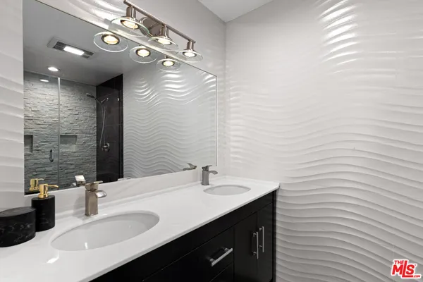 $5,500 | 21817 Providencia Street, Woodland Hills, CA 91364