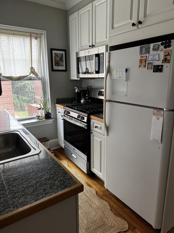 21 Bradlee Road, Unit 46 Medford, MA 02155 - Photo 4 of 10