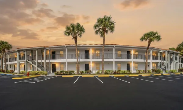 $2,295 | 5458 Via Delray Boulevard, Unit 209, Delray Beach, FL 33484
