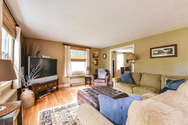 22 Hawthorne Road Wayland, MA 01778 - Photo 3 of 21