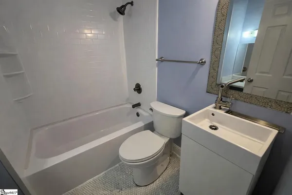 $119,500 | 2530 East North Street, Unit 1B, Greenville, SC 29615