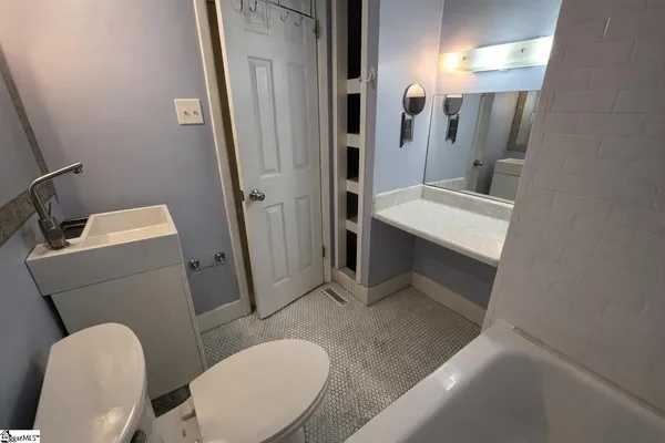 $119,500 | 2530 East North Street, Unit 1B, Greenville, SC 29615