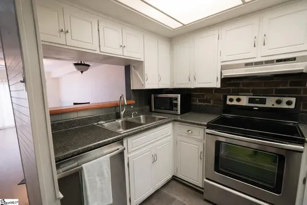 $119,500 | 2530 East North Street, Unit 1B, Greenville, SC 29615