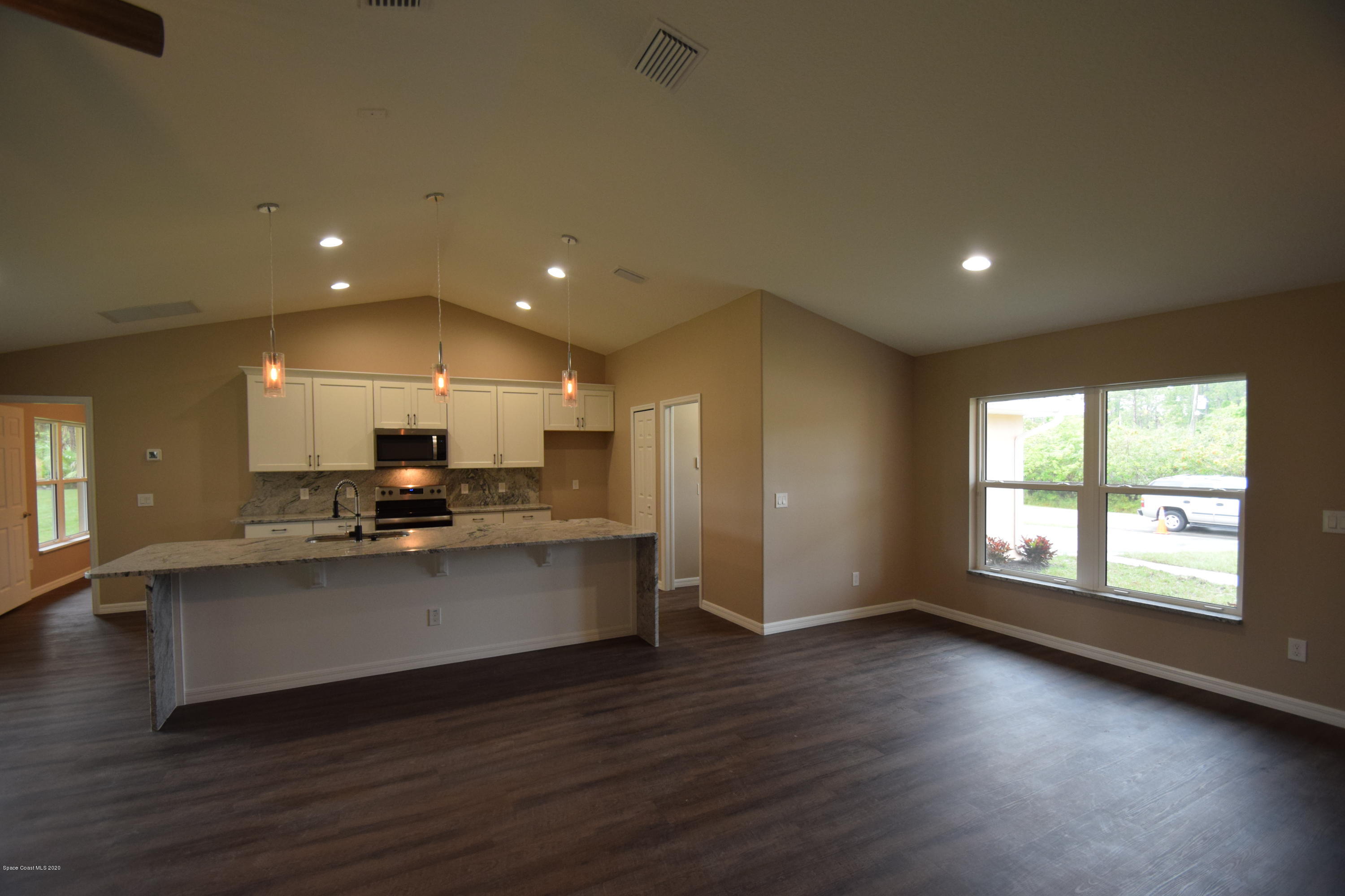 198 Uleta Road Southeast Palm Bay, FL 32909 - Photo 11 of 42 198 Uleta (10)