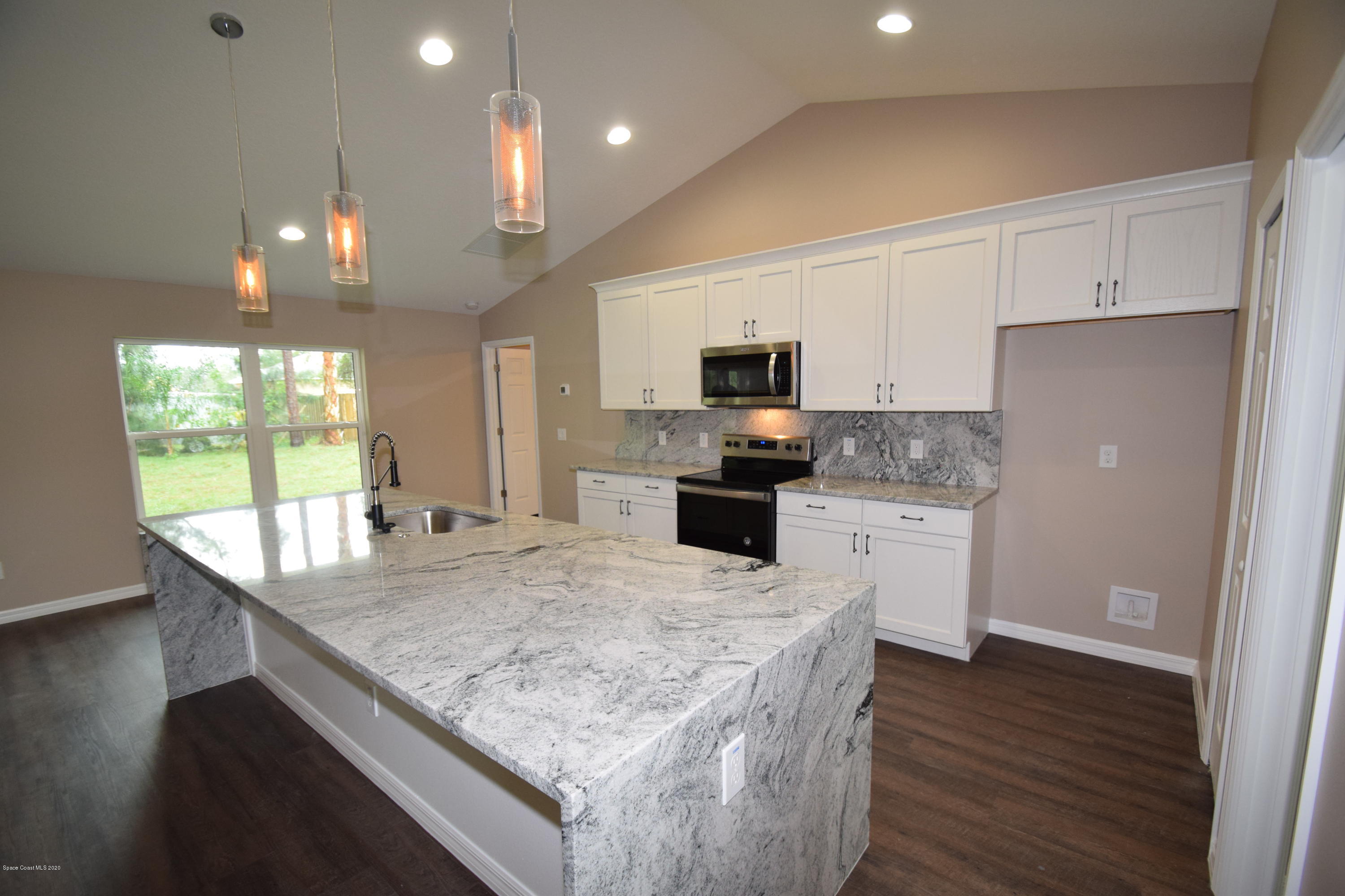 198 Uleta Road Southeast Palm Bay, FL 32909 - Photo 16 of 42 198 Uleta (15)