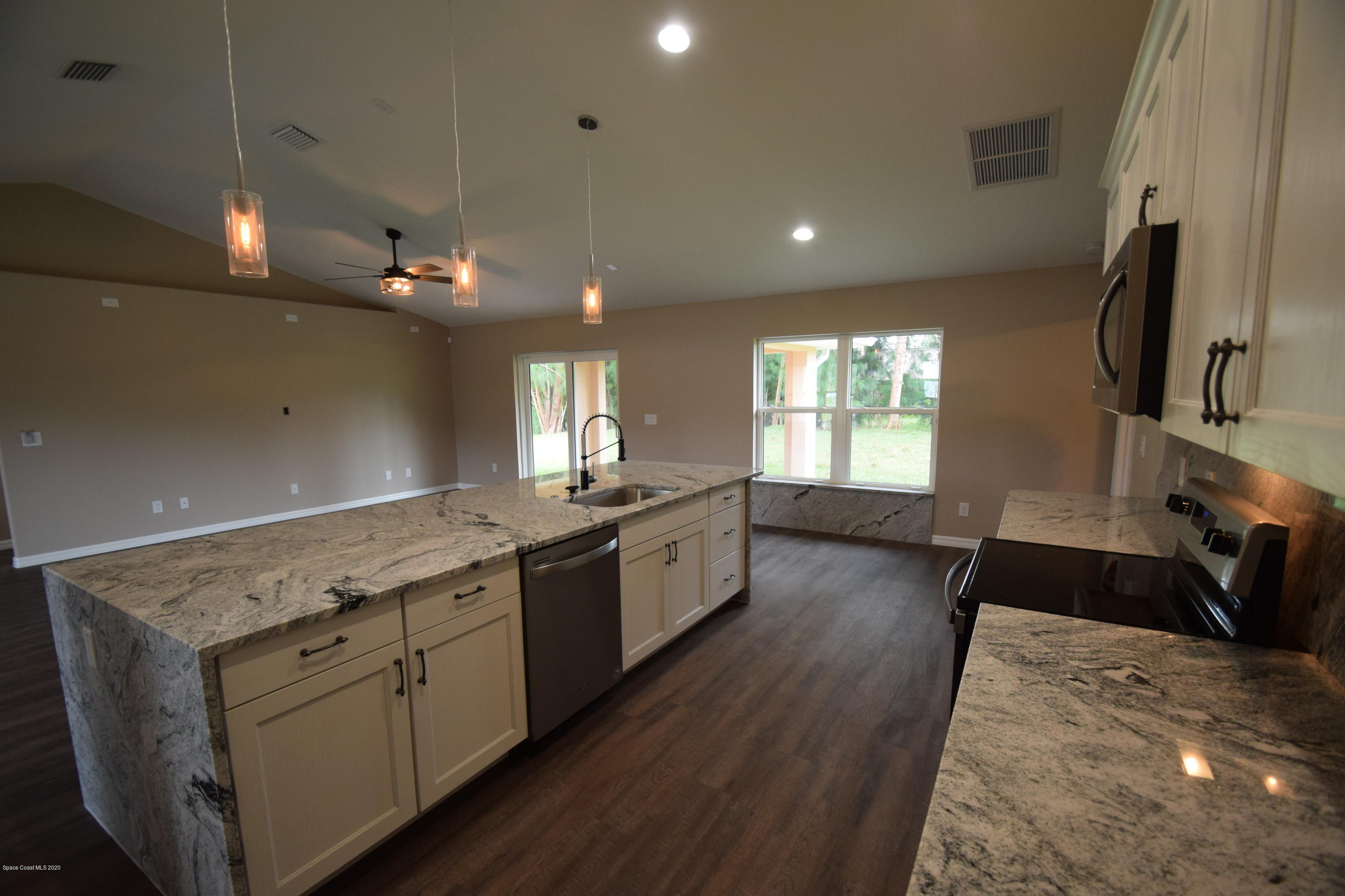 198 Uleta Road Southeast Palm Bay, FL 32909 - Photo 20 of 42 198 Uleta (19)