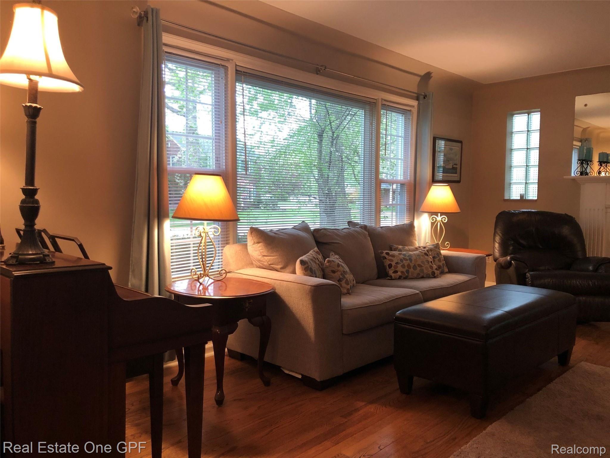 1876 Broadstone Road Grosse Pointe, MI 48236 - Photo 4 of 53 102.jpg