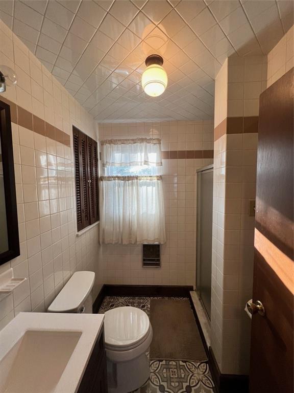 208 Morton Avenue Butler, PA 16001 - Photo 21 of 28 a bathroom with a sink toilet and shower