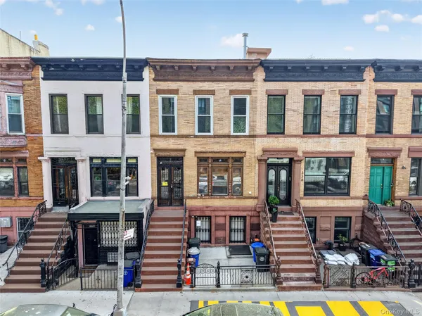 $3,200 | 330 Lafayette Avenue, Unit 3 | Clinton Hill