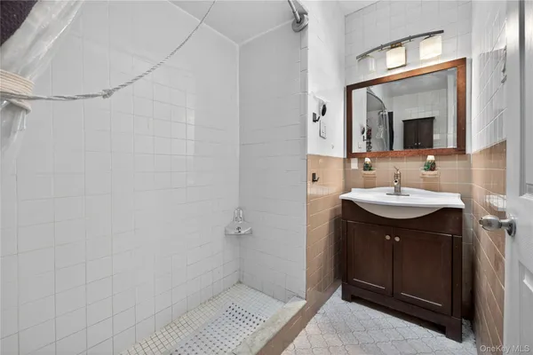 $3,200 | 330 Lafayette Avenue, Unit 3 | Clinton Hill