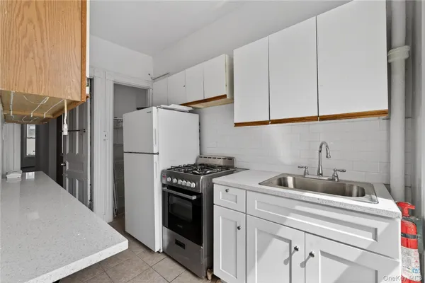 $3,200 | 330 Lafayette Avenue, Unit 3 | Clinton Hill