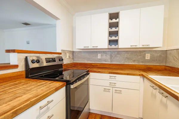 $2,500 | 520 Northeast 58th Street, Unit B, Oakland Park, FL 33334