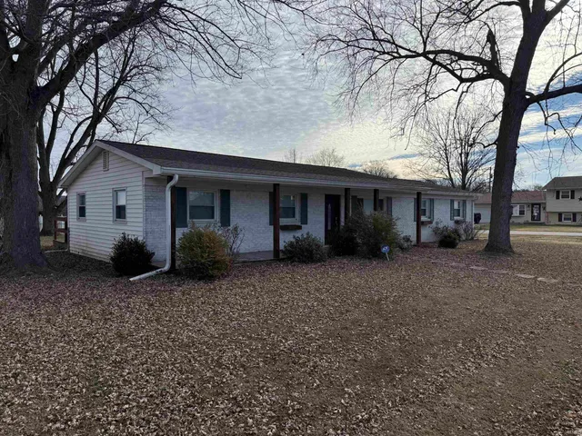 $224,900 | 300 North Barclay Drive, Vincennes, IN 47591