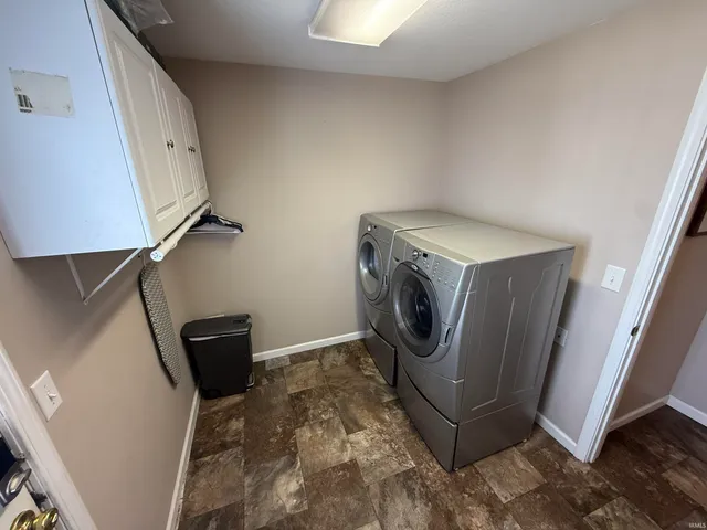 $229,000 | 300 North Barclay Drive, Vincennes, IN 47591