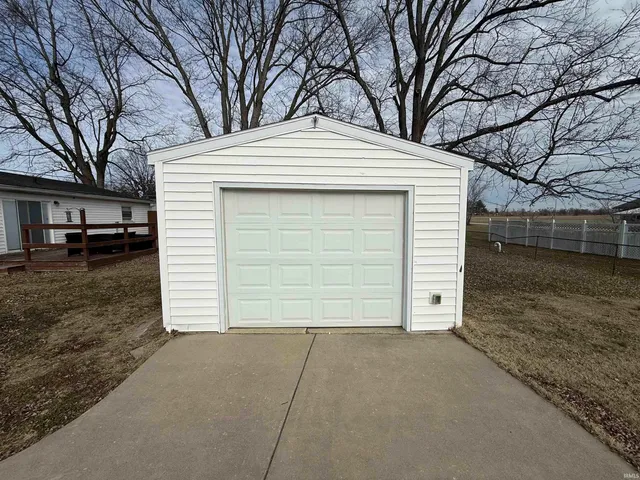 $229,000 | 300 North Barclay Drive, Vincennes, IN 47591