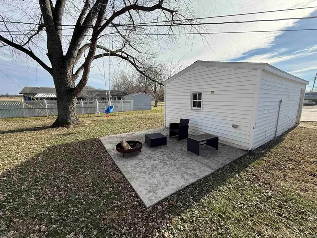 $229,000 | 300 North Barclay Drive, Vincennes, IN 47591