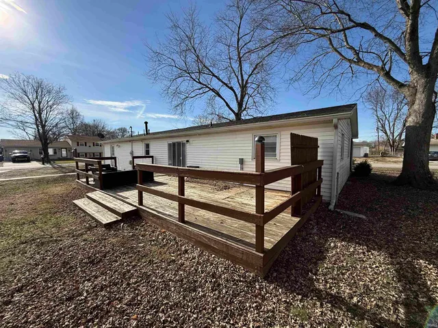 $229,000 | 300 North Barclay Drive, Vincennes, IN 47591